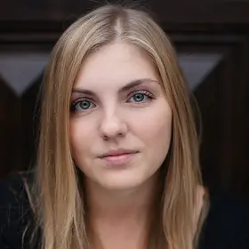 Portrait von Lara Ertan, Absolventin der IAF Schauspielschule, 2019