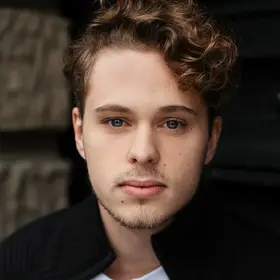 Portrait von Tobias Schäfer, Absolvent der IAF Schauspielschule, 2019
