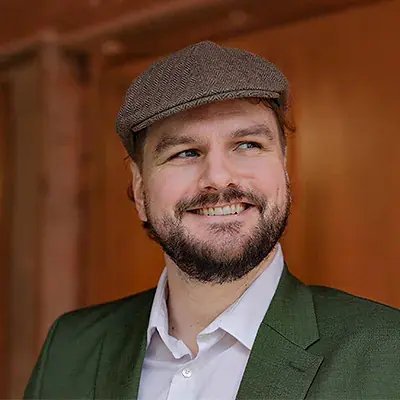 Portrait von Julius Schlehek, Dozent an der iaf - Internationale Akademie für Filmschauspiel