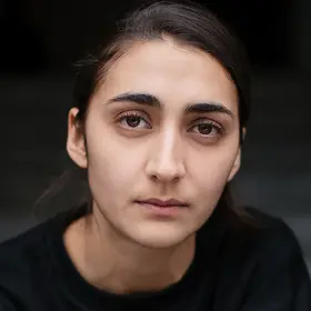 Portrait von Melek Albayrak, Absolventin der IAF Schauspielschule, 2019
