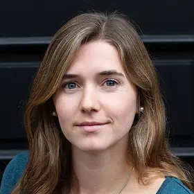 Portrait von Jasmin Affolter, Absolventin der IAF Schauspielschule, 2023