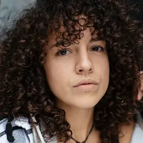 Portrait von Bettina Demin, Absolventin der IAF Schauspielschule, 2019