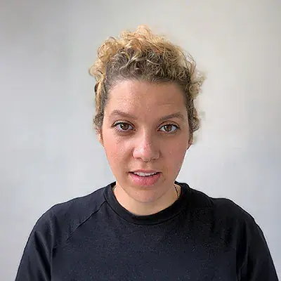 Portrait von Laura Dabelstein, Dozentin an der iaf - Internationale Akademie für Filmschauspiel
