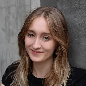 Portrait von Jill Molitor, Absolventin der IAF Schauspielschule, 2023