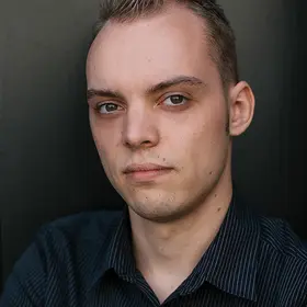 Portrait von Paul Frenke, Absolvent der IAF Schauspielschule, 2020