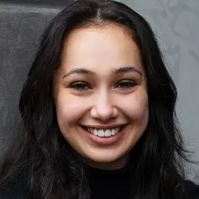 Portrait von Angelina Thermer, Absolventin der IAF Schauspielschule, 2022