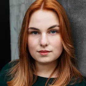 Portrait von Gabriela Elies, Absolventin der IAF Schauspielschule, 2022