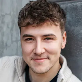 Portrait von John Luis Rupprecht, Absolvent der IAF Schauspielschule, 2022