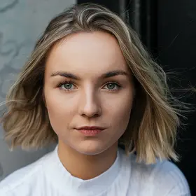 Portrait von Marie-Claire Delahn Schmidt, Absolventin der IAF Schauspielschule, 2020