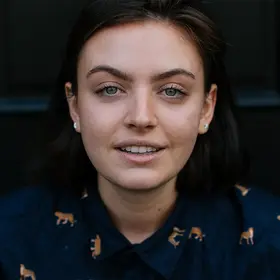 Portrait von Celine de Gennaro, Absolventin der IAF Schauspielschule, 2020