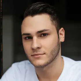 Portrait von Ramon Friederich Harbecke, Absolvent der IAF Schauspielschule, 2019
