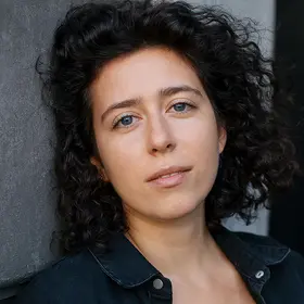 Portrait von Marie-Claire Delahn, Absolventin der IAF Schauspielschule, 2020