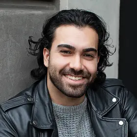 Portrait von Metehan Demiröz, Absolvent der IAF Schauspielschule, 2023