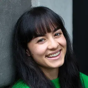 Portrait von Laura Fernández, Absolventin der IAF Schauspielschule, 2023