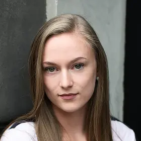 Portrait von Chiara Wierz, Absolventin der IAF Schauspielschule, 2023