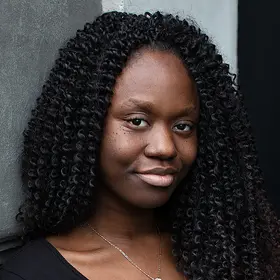 Portrait von Ornella Assendahi, Absolventin der IAF Schauspielschule, 2023