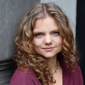 Portrait von Nele Braun, Absolventin der IAF Schauspielschule, 2023