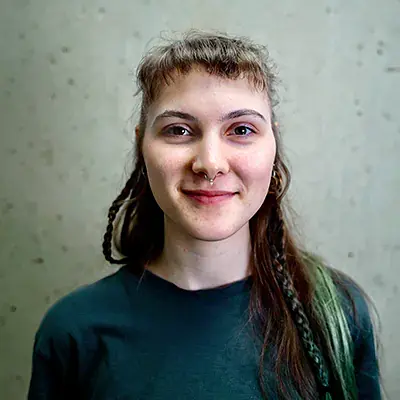 Portrait von Lotta Dewenter, Dozentin an der iaf - Internationale Akademie für Filmschauspiel