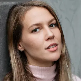 Portrait von Veronika Merkel, Absolventin der IAF Schauspielschule, 2021