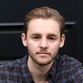 Portrait von Samuel Urban, Absolvent der IAF Schauspielschule, 2023
