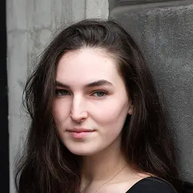 Portrait von Flavia Hunziker, Absolventin der IAF Schauspielschule, 2023