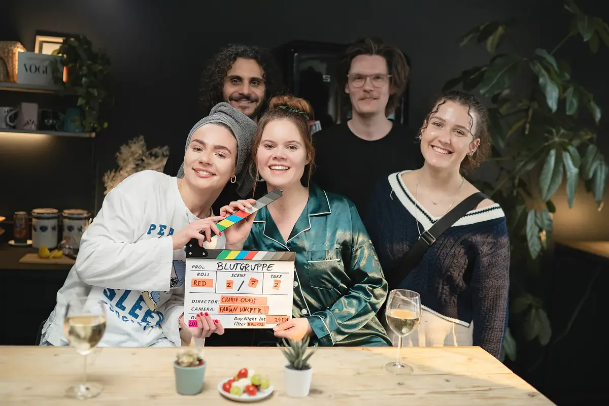 "Blutgruppe Schwester", IAF Abschlussfilm 2025, Showreel, Standbild