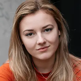 Portrait von Melissa Lambert, Absolventin der IAF Schauspielschule, 2021