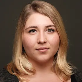 Portrait von Aylin Klement, Absolventin der IAF Schauspielschule, 2017