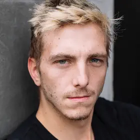 Portrait von Maximilian Heibges, Absolvent der IAF Schauspielschule, 2020