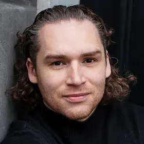 Portrait von Edgar Mock, Absolvent der IAF Schauspielschule, 2022