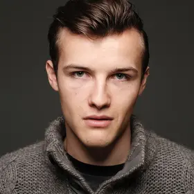 Portrait von Juri Senft, Absolvent der IAF Schauspielschule, 2017