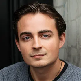 Portrait von Miles Hafeneth, Absolvent der IAF Schauspielschule, 2021