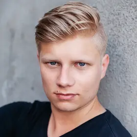 Portrait von Cristopher Heuer, Absolvent der IAF Schauspielschule, 2018