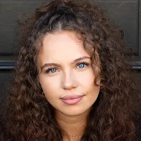 Nadja Troickaja - Graduating Class 2024 IAF Schauspielschule