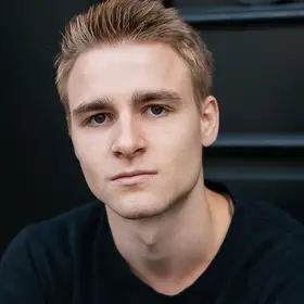 Portrait von Anton Feiste, Absolvent der IAF Schauspielschule, 2020